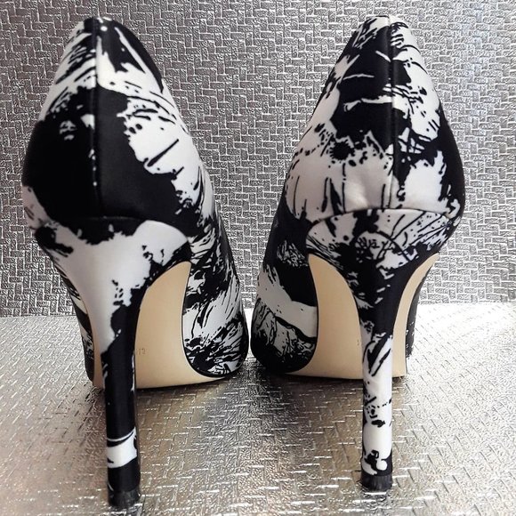 💥GUESS Black/White "GWELOY2" Heel | Size 8.5💥 - Picture 5 of 7